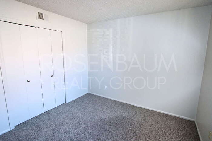 Building Photo - 623 W Guadalupe Rd