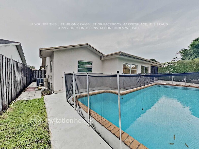 Building Photo - 9350 NW 35th Manor