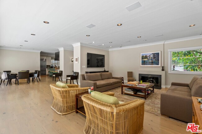 Building Photo - 10630 Somma Way