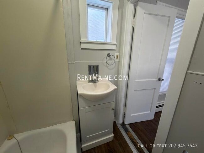 Building Photo - 36 Sanford St