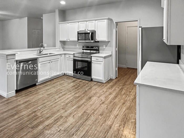 Building Photo - 2210 N 91st Ln