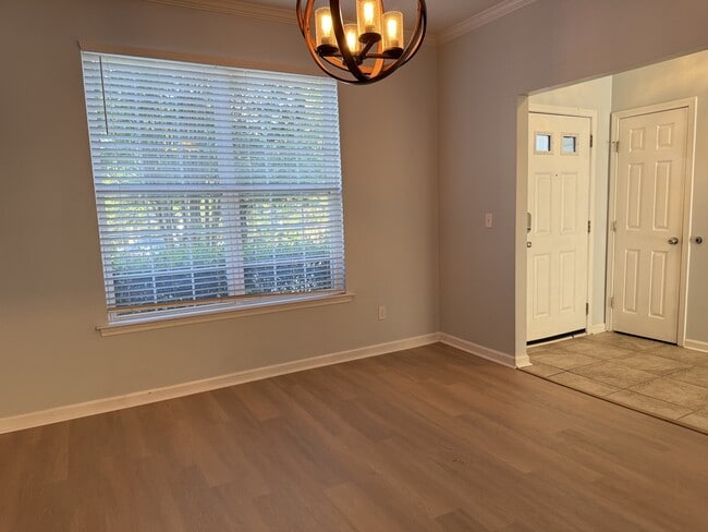 Building Photo - 1206 Maroon Dr
