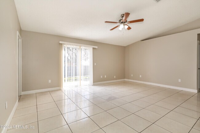 Building Photo - 1597 Twin Oak Dr W