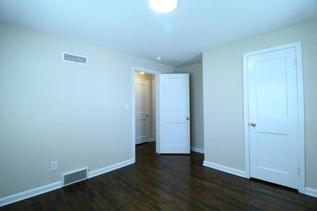 Building Photo - 1 Bedroom 1 Bath Duplex in Navy Hill Area ...