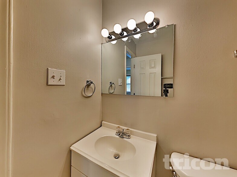 Building Photo - 1133 Penrose Ln