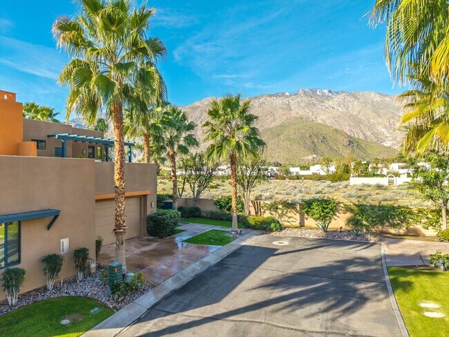 Building Photo - 901 Alejo Vista