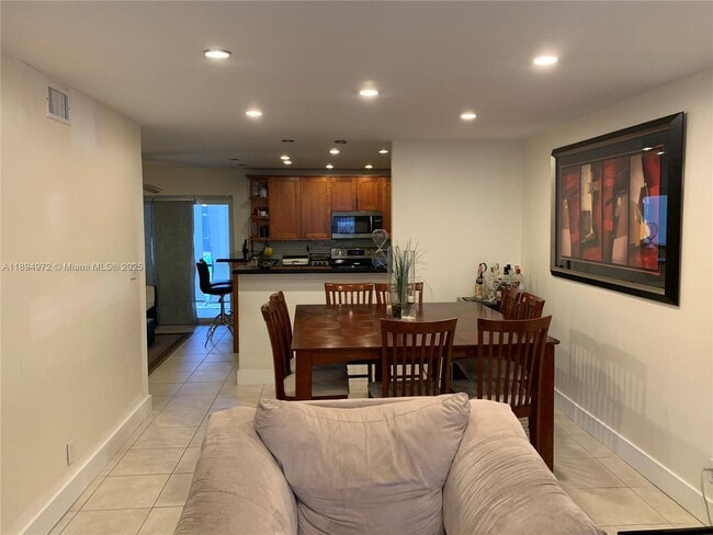 Building Photo - 3328 Quail Close