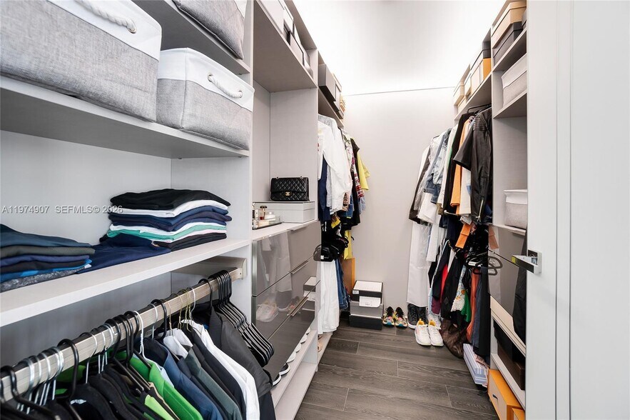 Building Photo - 2900 NE 7th Ave