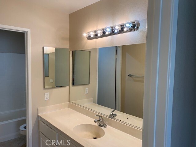 Building Photo - 4450 Rainbow View Way