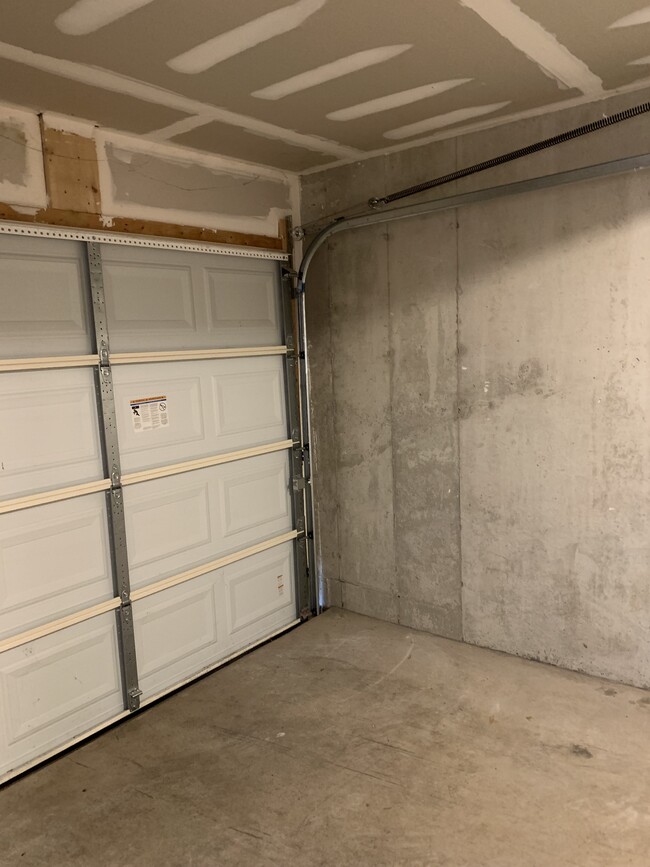 Building Photo - 1082 Sparrow Way