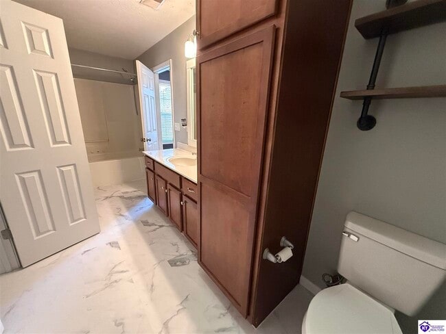 Building Photo - 115 Twin Oaks Dr