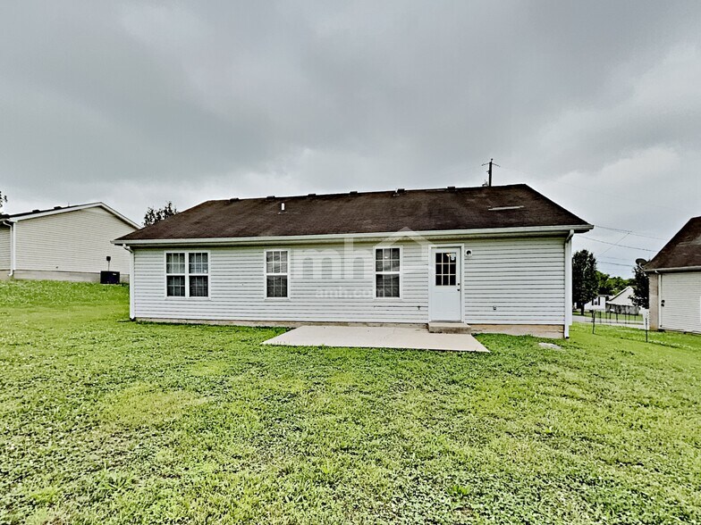 Building Photo - 1202 Larzelere Ln