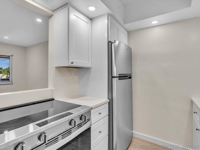 Building Photo - 2020 NE 51st Ct
