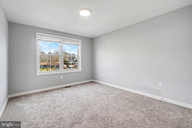 Building Photo - 120 HART Ln