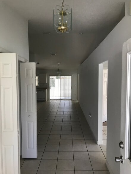 Building Photo - 9 Rainbow Ln