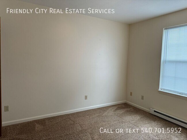 Building Photo - 1115 Lincolnshire Dr