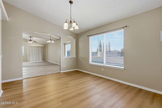 Building Photo - 732 Desert Sage Dr