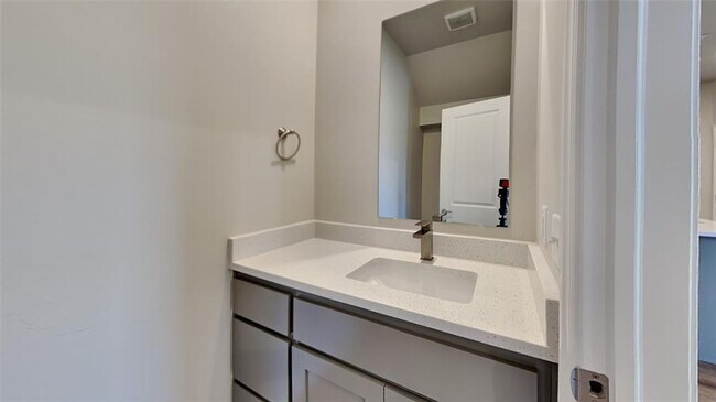 Building Photo - LUXURY 3 Bedroom 2.5 Bathroom Townhome in Piedmont Schools- Neighborhood Park and Basketball Court
