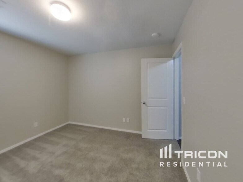 Building Photo - 39391 N Parisi Cir