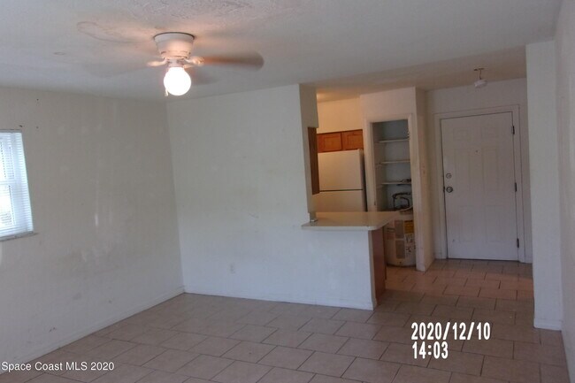 Building Photo - 220 Columbia Dr