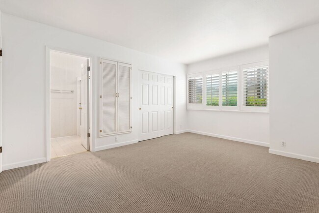 Building Photo - Wonderful uptown condo for rent... Santa Barbara!