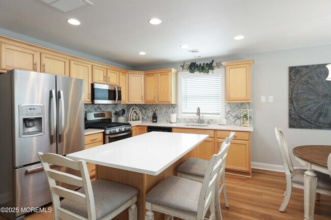 Building Photo - 7 Pine Crest Dr