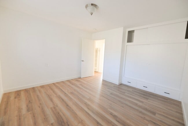Building Photo - 810 Buena Vista