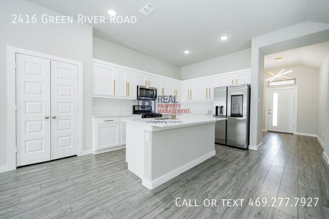 Building Photo - 2416 Green River Rd