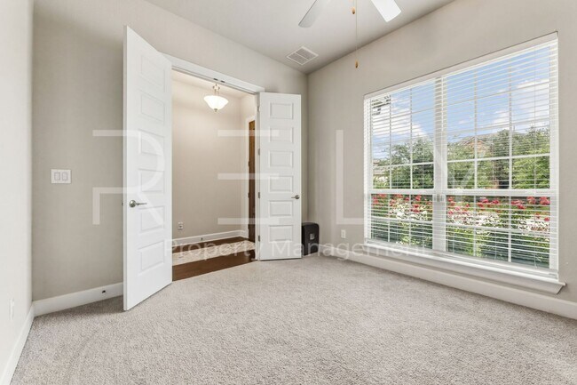 Building Photo - 240 Cross Timbers Dr