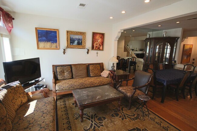 Building Photo - 3 Bedroom UTC/La Jolla Townhome