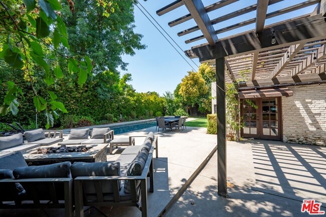 Building Photo - 23057 Sylvan St