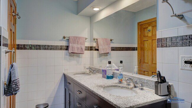 Building Photo - 2226 Shannondale Dr