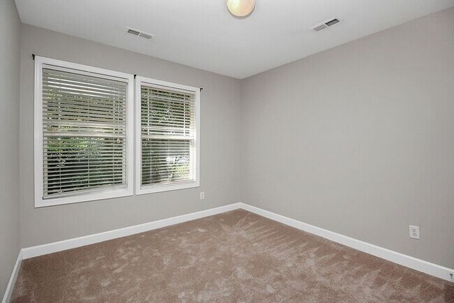 Building Photo - Charming 3BD/2.5BA Home in Crosswinds Community!
