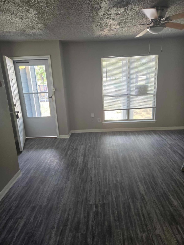 Building Photo - 2406 S Laredo St