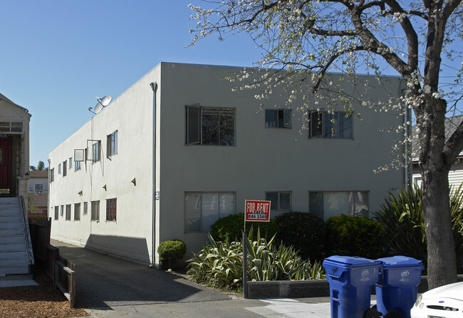 Building Photo - Bay Street Apartments