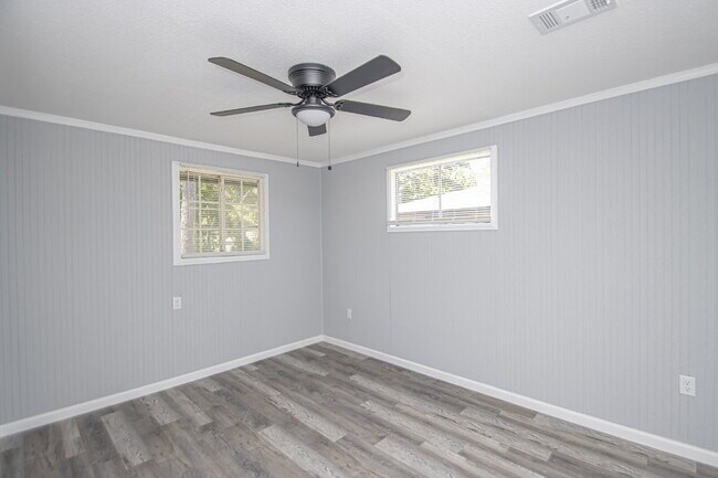 Building Photo - Live Better for Less – Updated 2BR Apartment in Benton, AR!