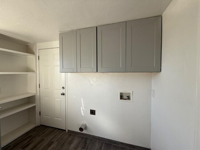 Building Photo - 4400 NE 16th Terrace