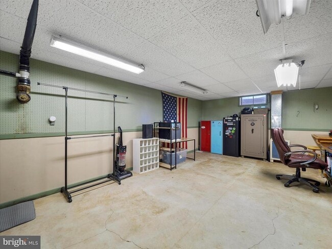 Building Photo - 560 Meadowview Cir