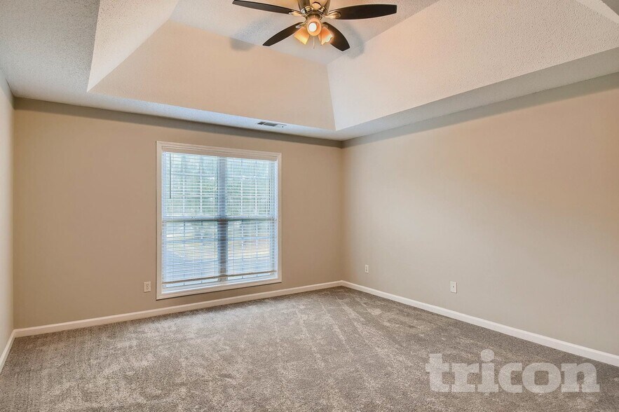 Building Photo - 1309 Vine Cir