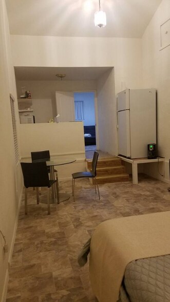 Building Photo - 11744 Archwood St