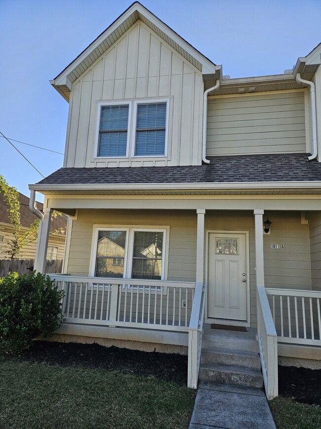 Building Photo - 1911 9th Ave N