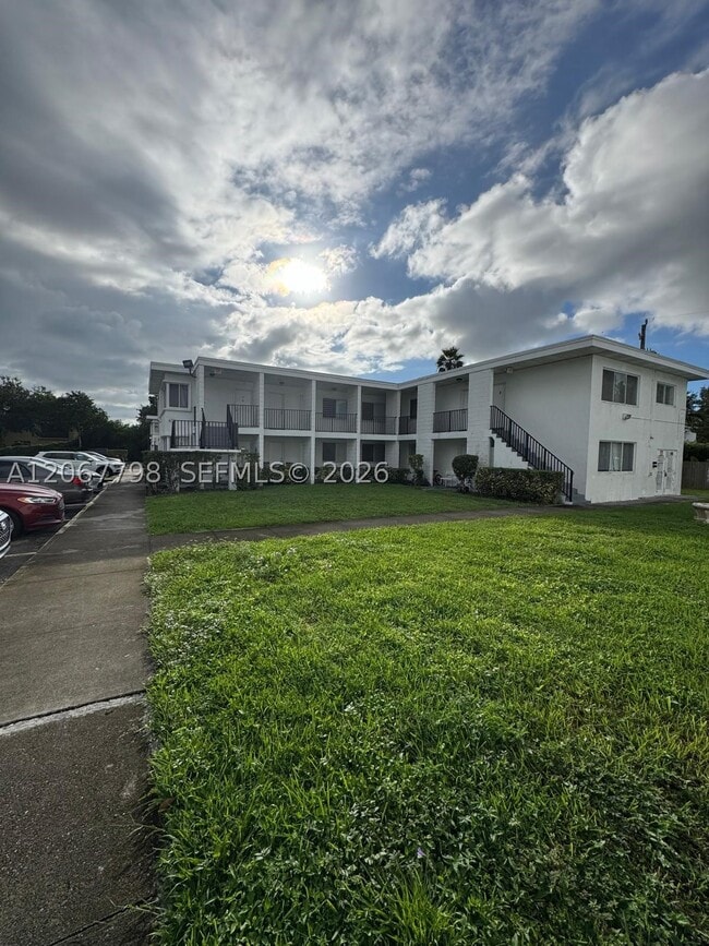 Building Photo - 670 NE 88th St