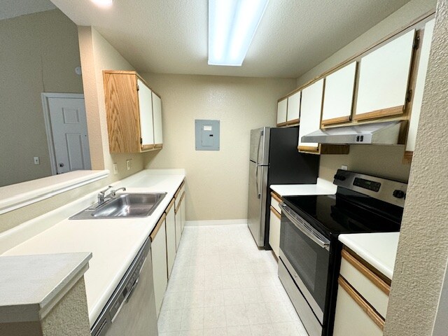 Building Photo - 120 Reflections Dr