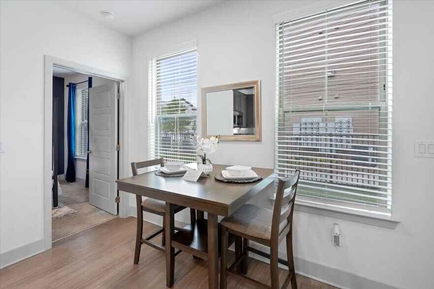 Building Photo - 698 Basilica Bay Dr