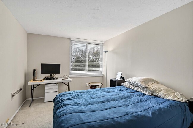 Building Photo - 12900 Lake Ave