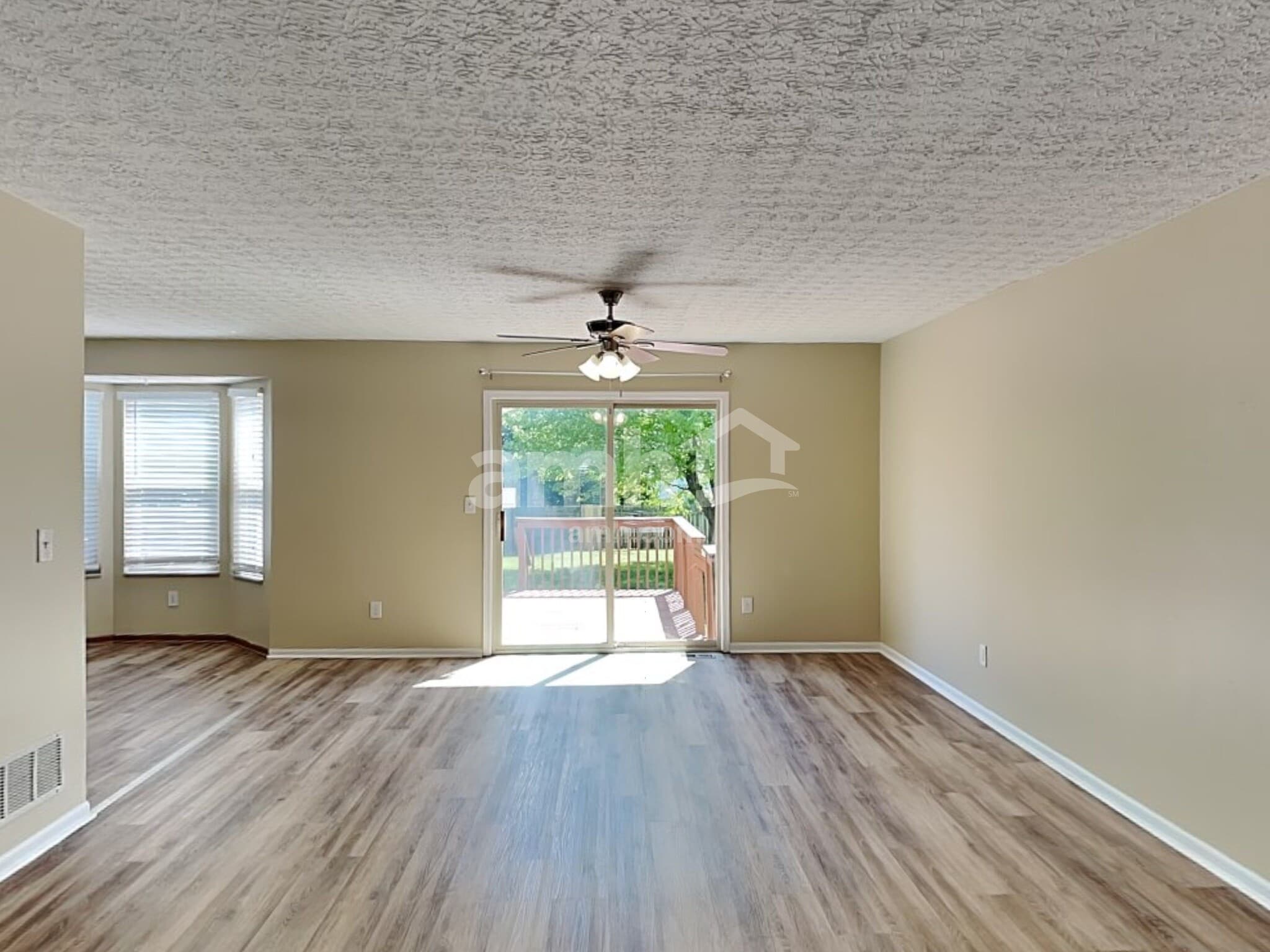 Building Photo - 1333 Sandrell Dr