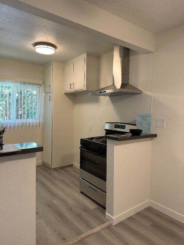 Building Photo - 897 Center St