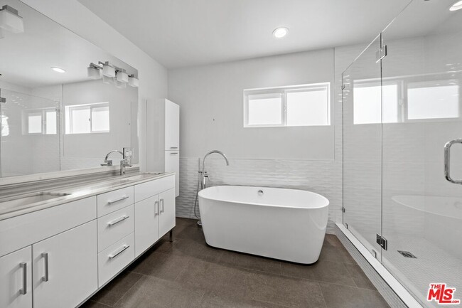 Building Photo - 3709 Stone Canyon Ave