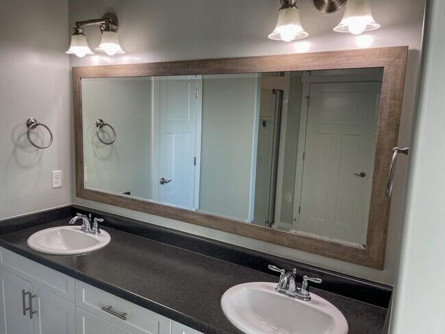 Building Photo - 865 S Aspen Wy