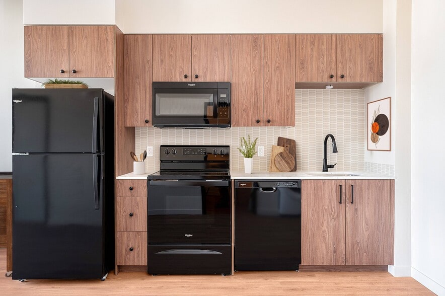 1BR, 1BA - 482+SF - Kitchen - Rivenwood